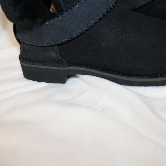 NEW UGG WOMEN'S MCKAY‎ ANKLE SUEDE SHEARLING LINED BOOTS BOOTIES BLACK - Picture 7 of 9